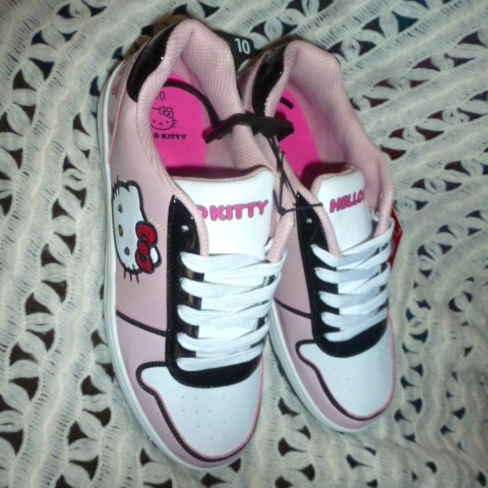 NEW- Hello Kitty by Sanrio Women's Pink Casual Court Sneakers sz10